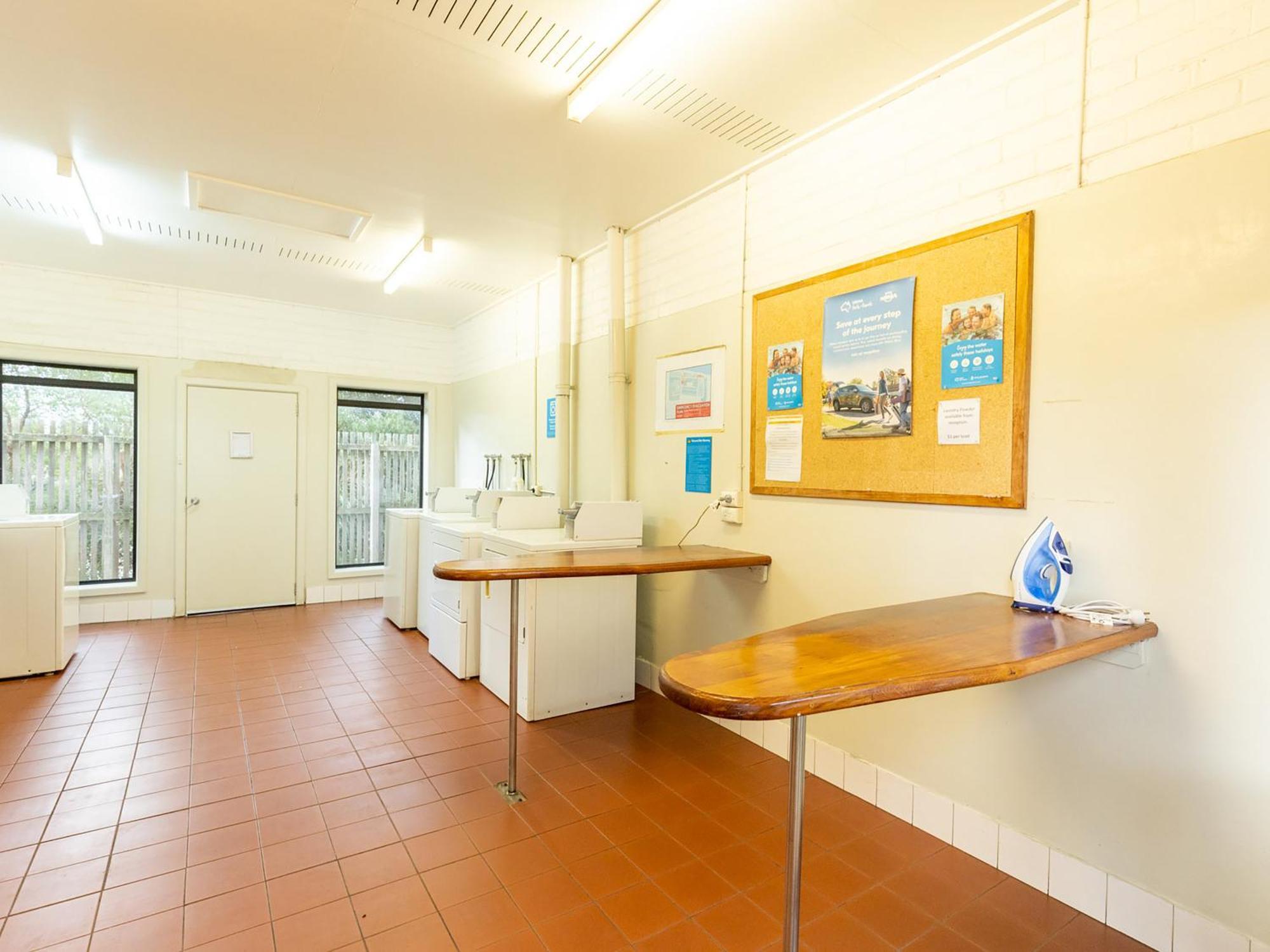 Nrma Bairnsdale Riverside Holiday Park Ngoại thất bức ảnh