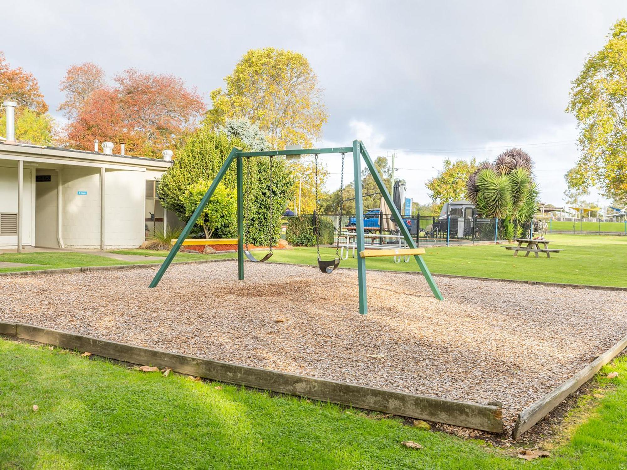 Nrma Bairnsdale Riverside Holiday Park Ngoại thất bức ảnh