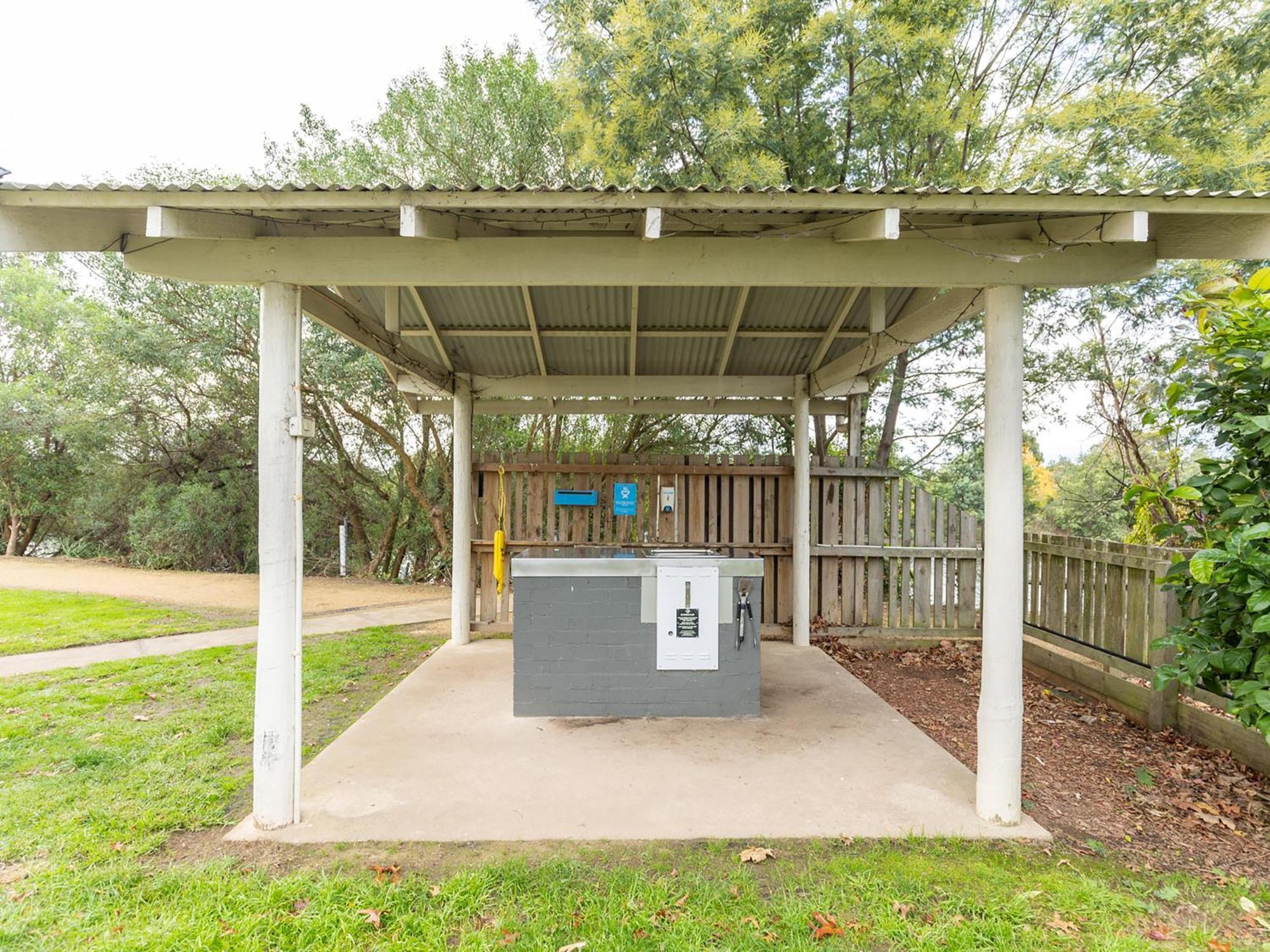 Nrma Bairnsdale Riverside Holiday Park Ngoại thất bức ảnh
