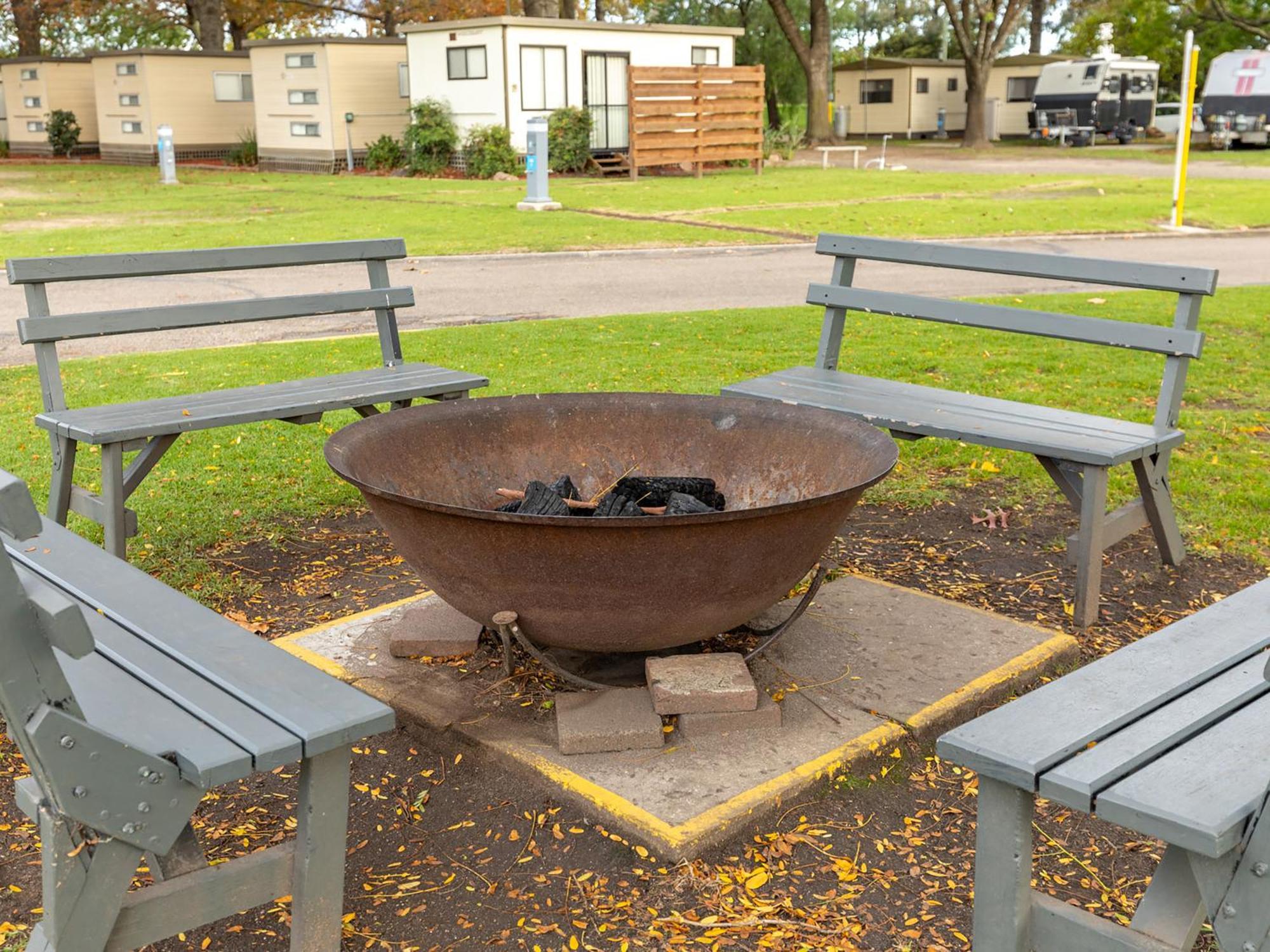 Nrma Bairnsdale Riverside Holiday Park Ngoại thất bức ảnh