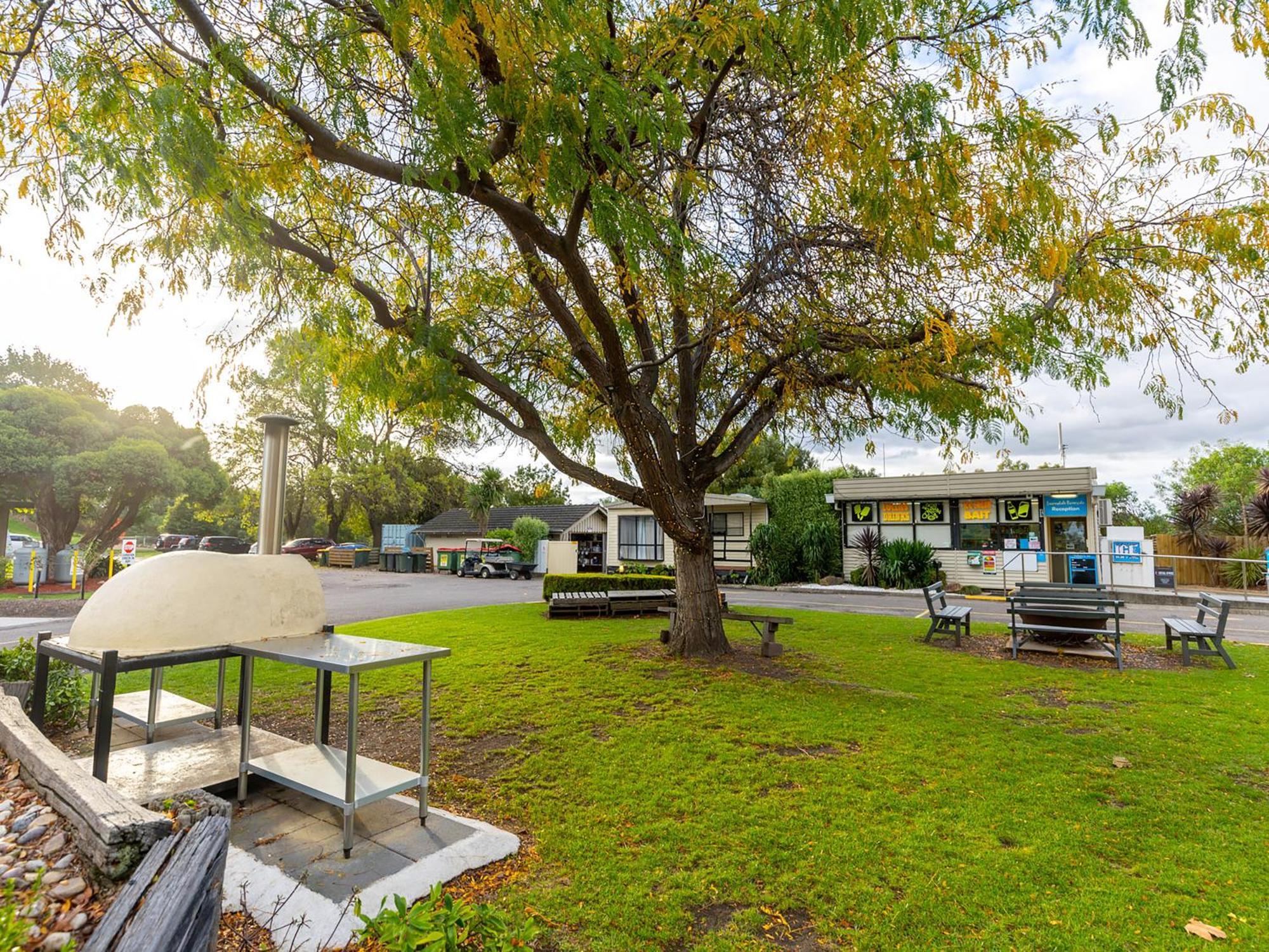 Nrma Bairnsdale Riverside Holiday Park Ngoại thất bức ảnh