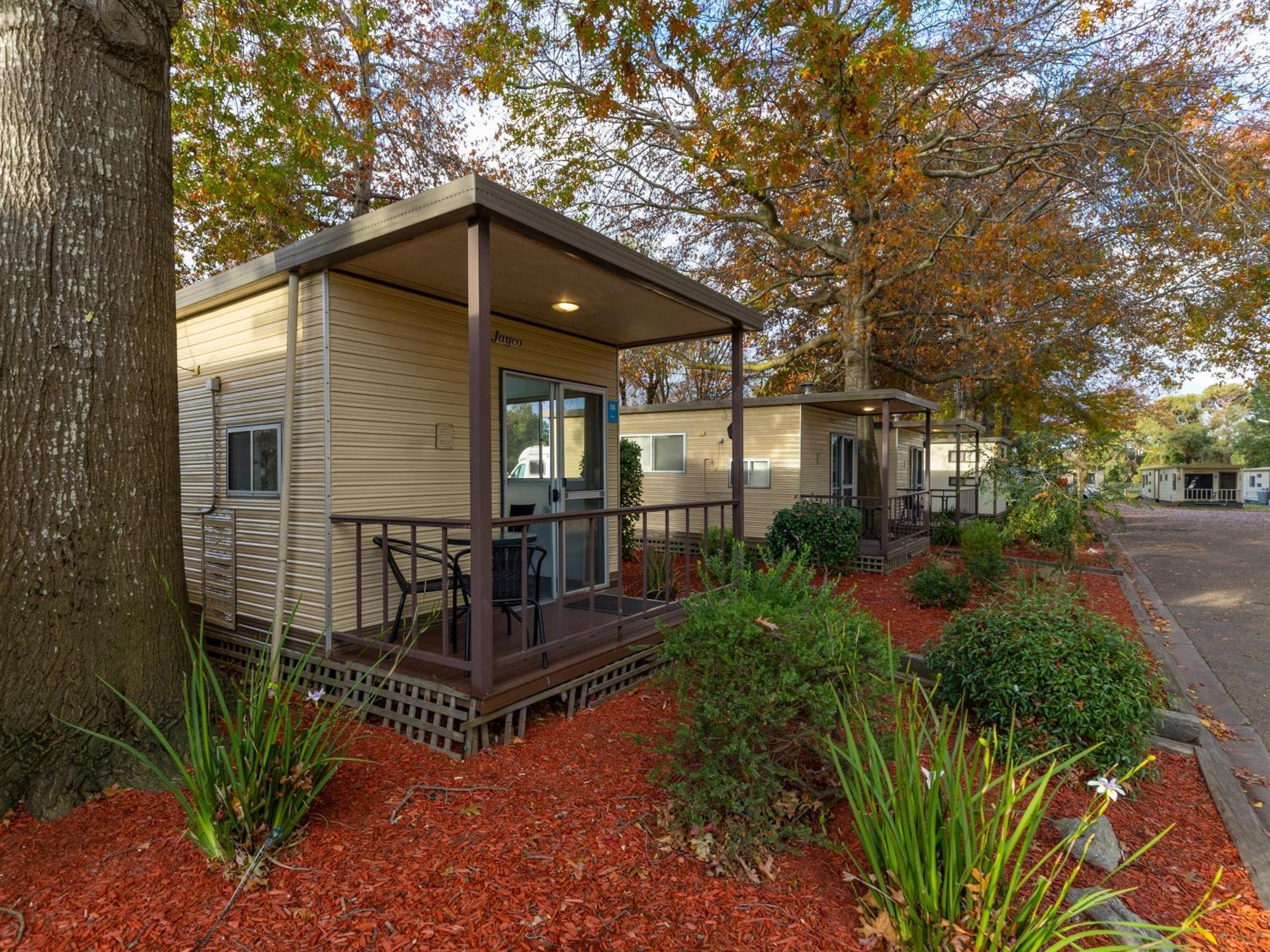 Nrma Bairnsdale Riverside Holiday Park Phòng bức ảnh