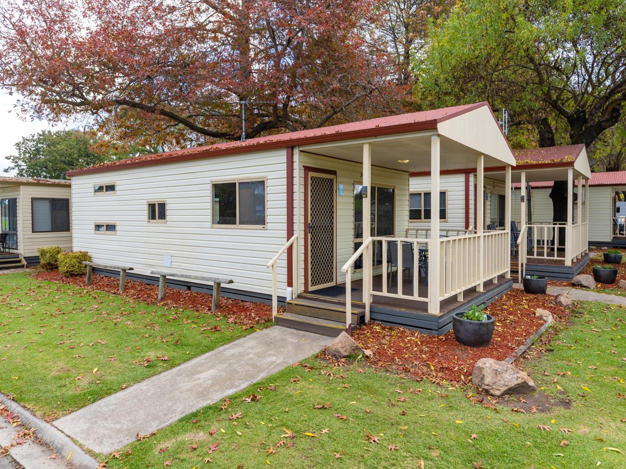 Nrma Bairnsdale Riverside Holiday Park Phòng bức ảnh