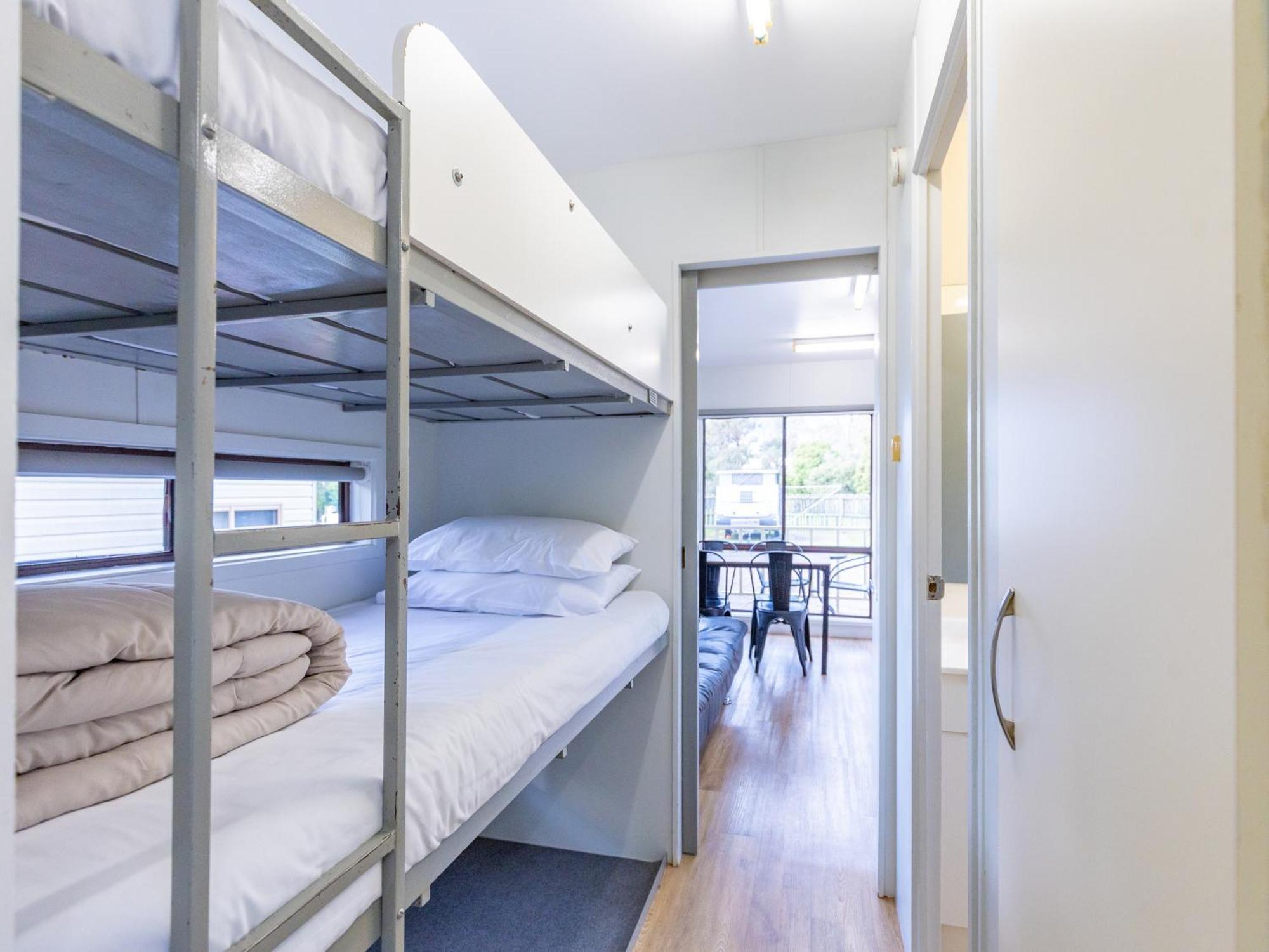 Nrma Bairnsdale Riverside Holiday Park Phòng bức ảnh