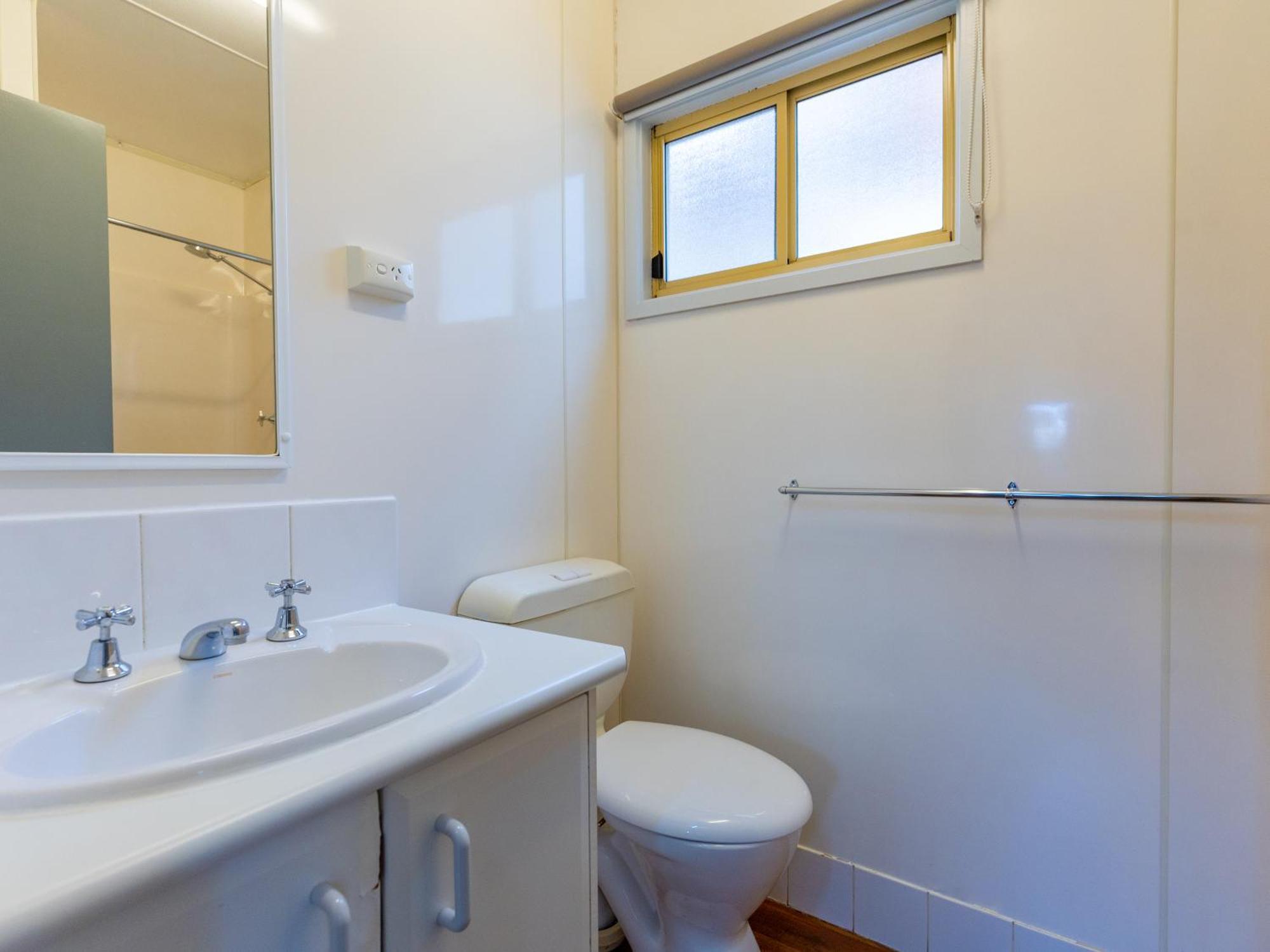 Nrma Bairnsdale Riverside Holiday Park Phòng bức ảnh