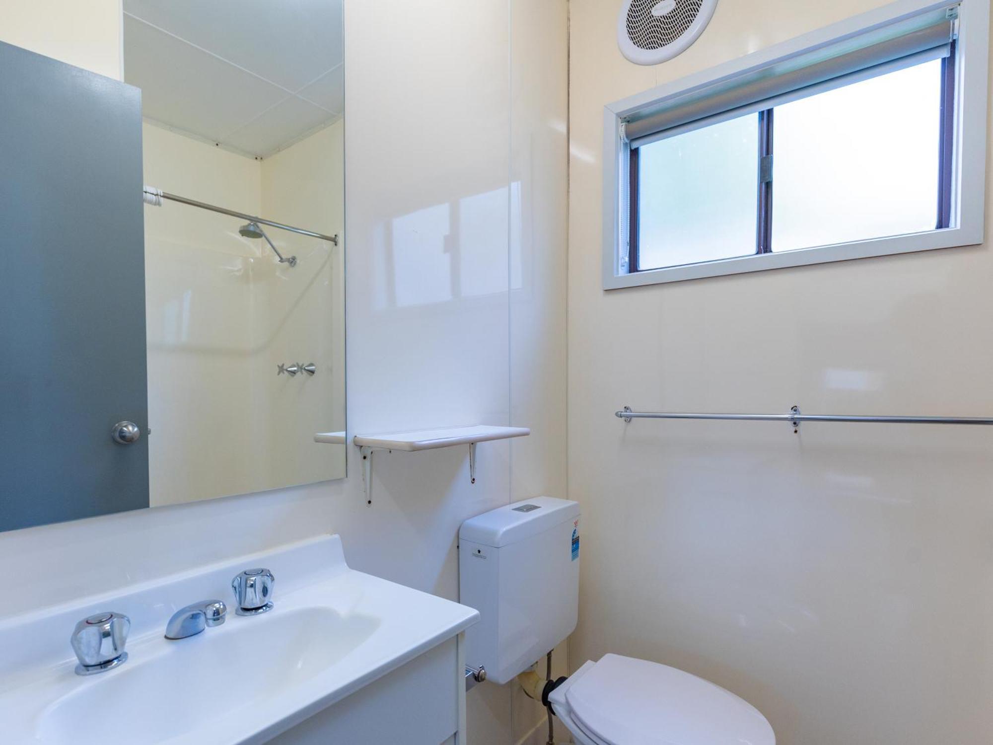 Nrma Bairnsdale Riverside Holiday Park Phòng bức ảnh