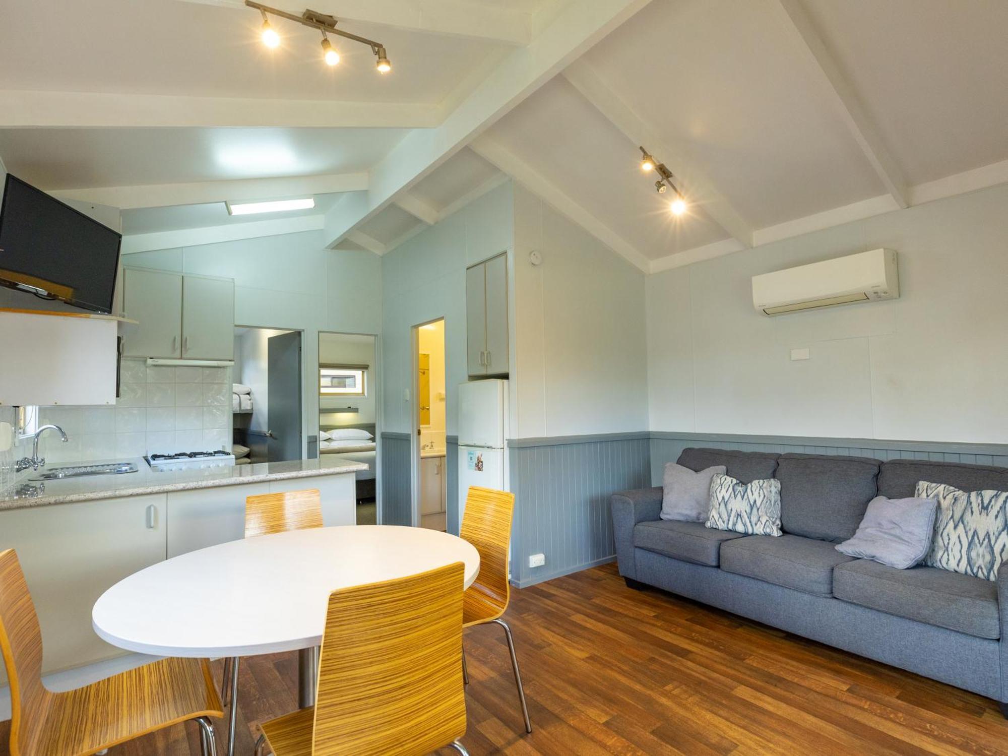 Nrma Bairnsdale Riverside Holiday Park Phòng bức ảnh