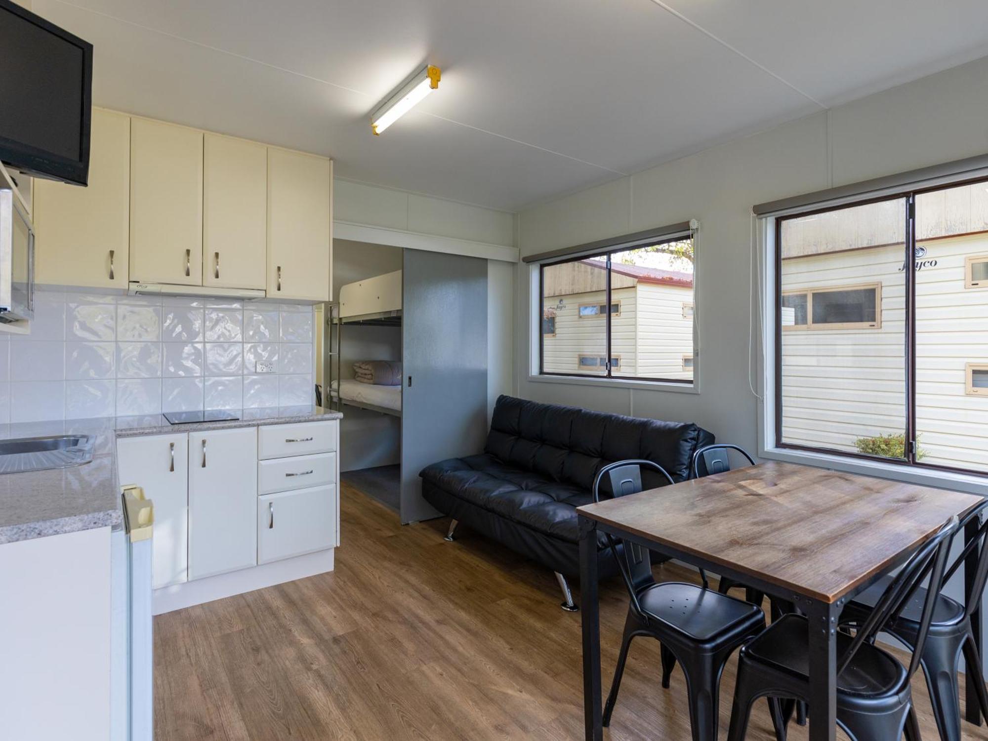 Nrma Bairnsdale Riverside Holiday Park Phòng bức ảnh