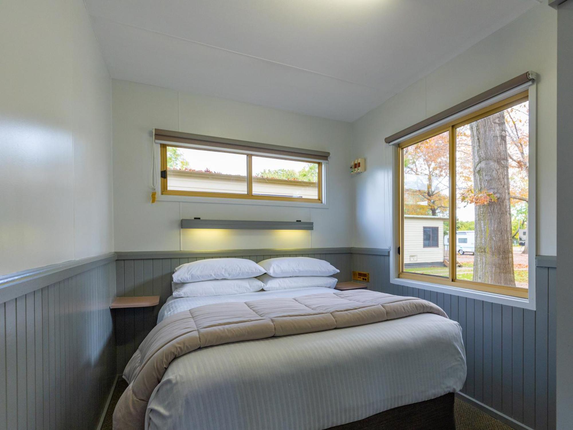 Nrma Bairnsdale Riverside Holiday Park Phòng bức ảnh