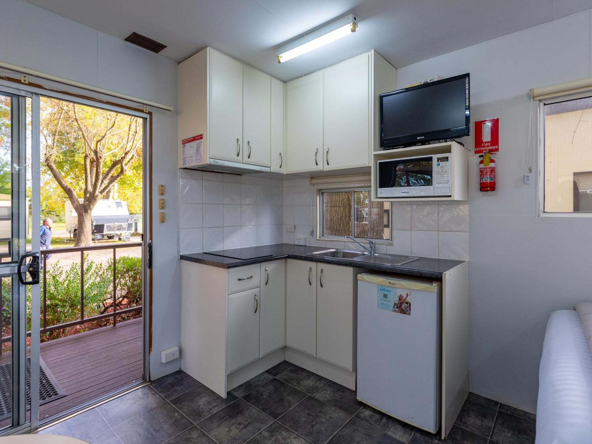 Nrma Bairnsdale Riverside Holiday Park Phòng bức ảnh
