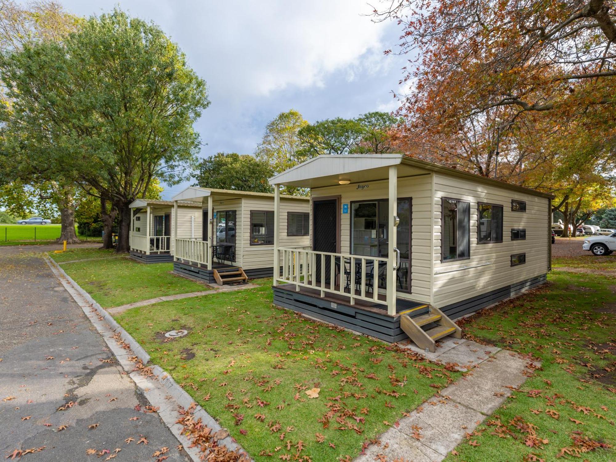Nrma Bairnsdale Riverside Holiday Park Phòng bức ảnh