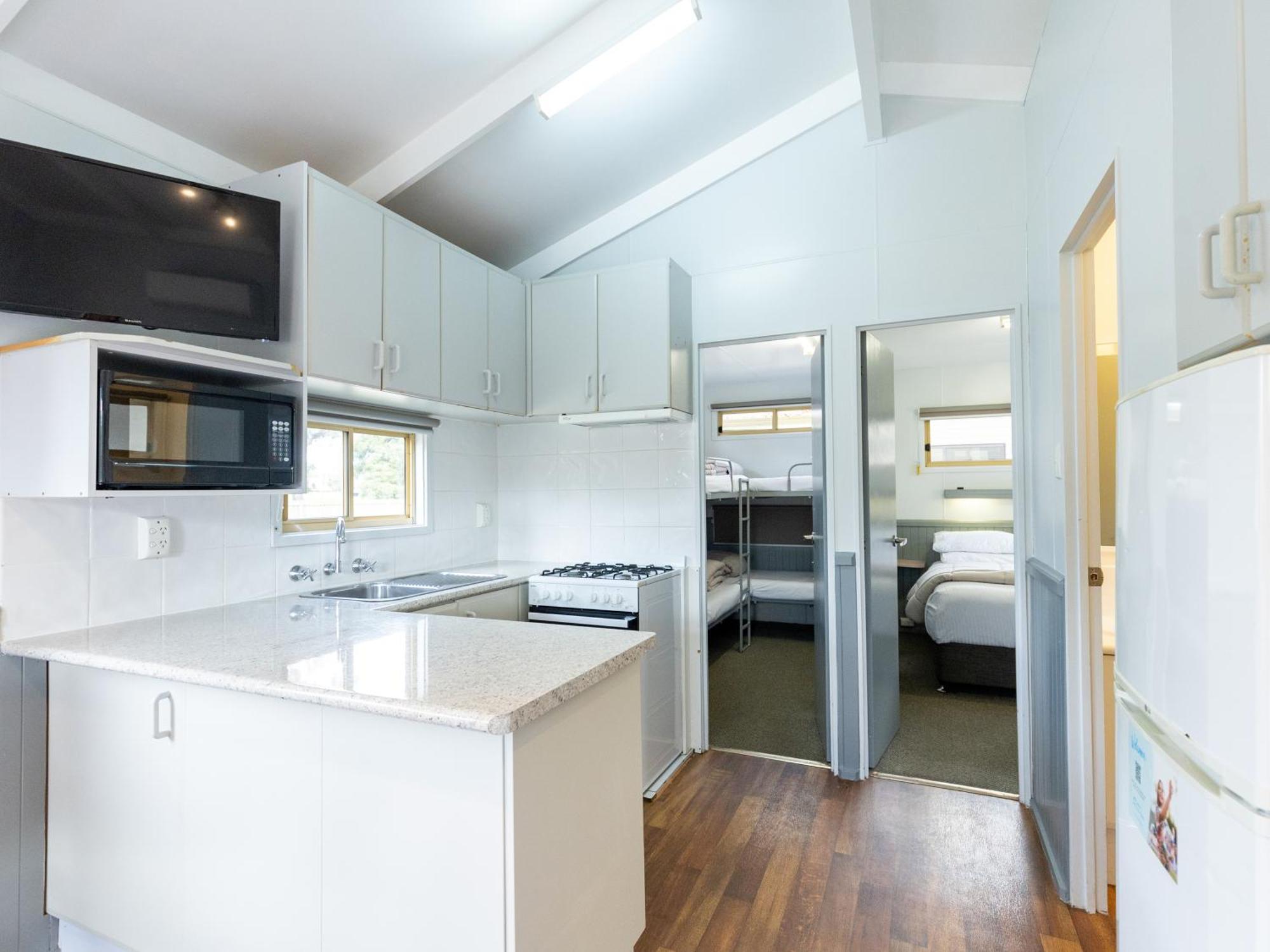 Nrma Bairnsdale Riverside Holiday Park Phòng bức ảnh