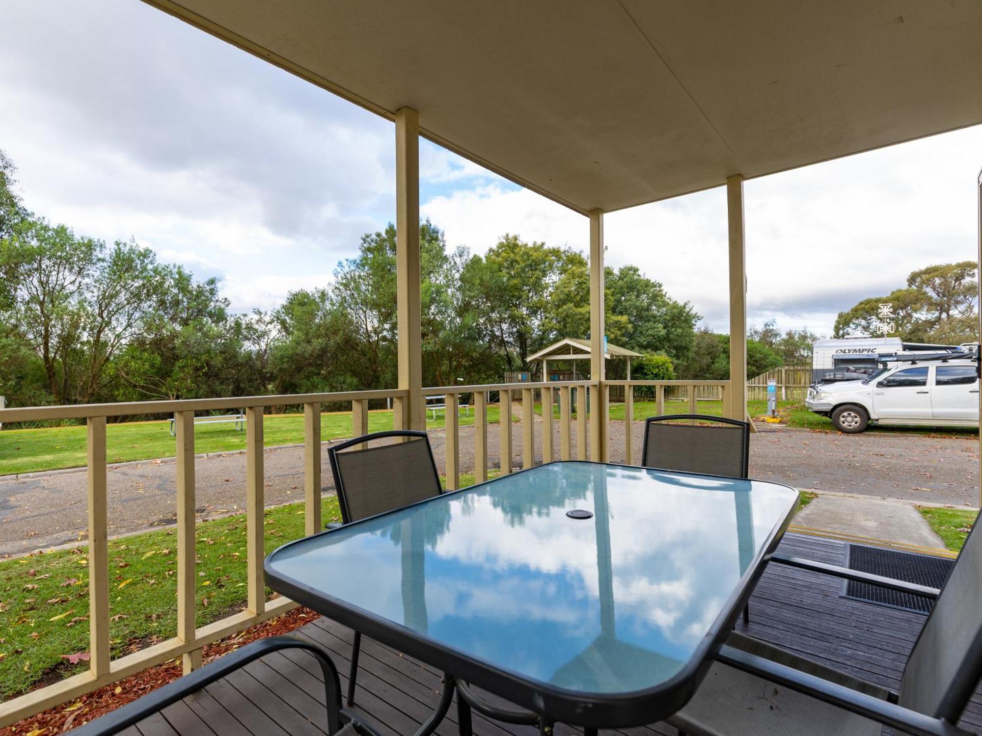 Nrma Bairnsdale Riverside Holiday Park Phòng bức ảnh