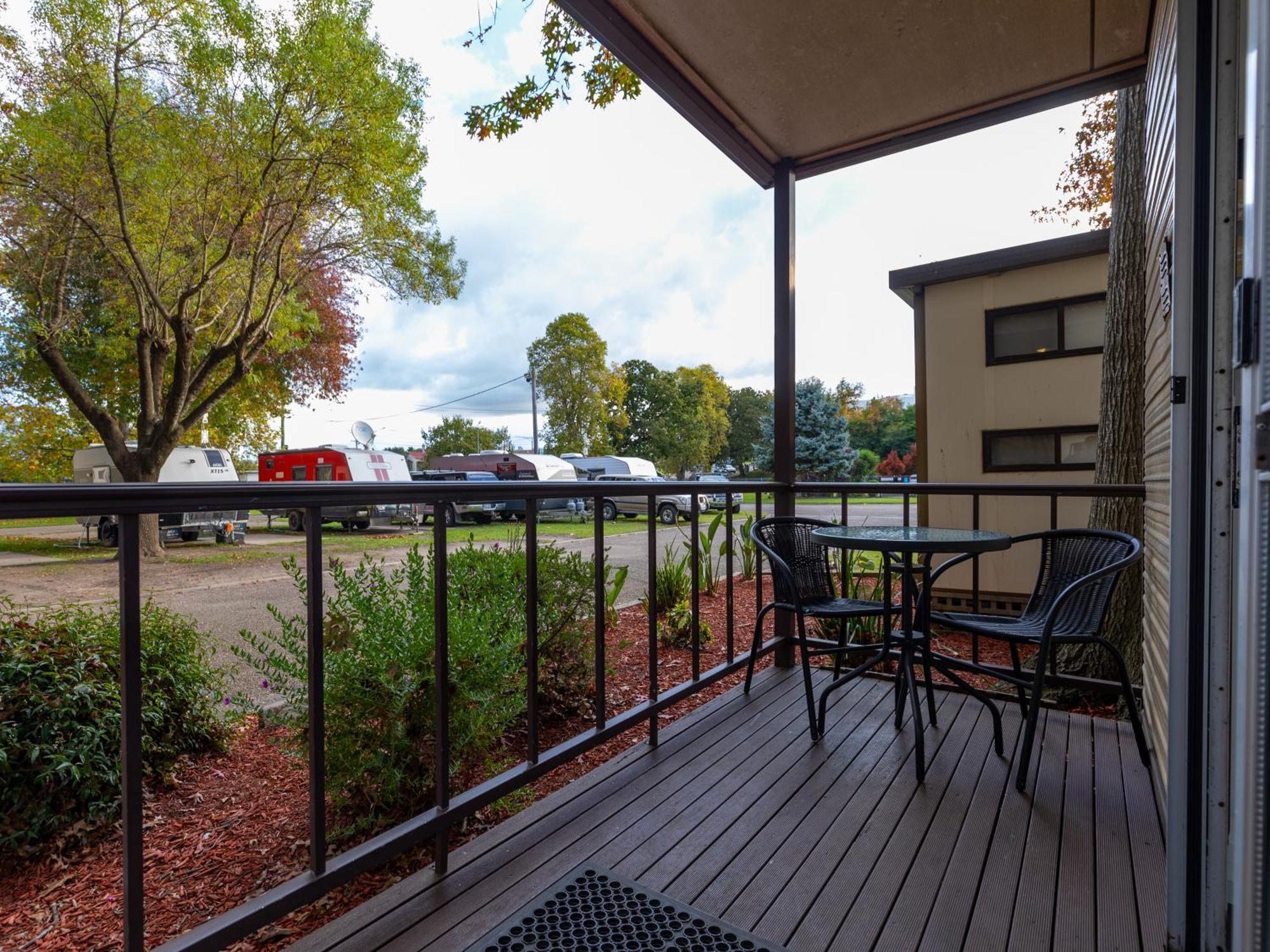 Nrma Bairnsdale Riverside Holiday Park Phòng bức ảnh