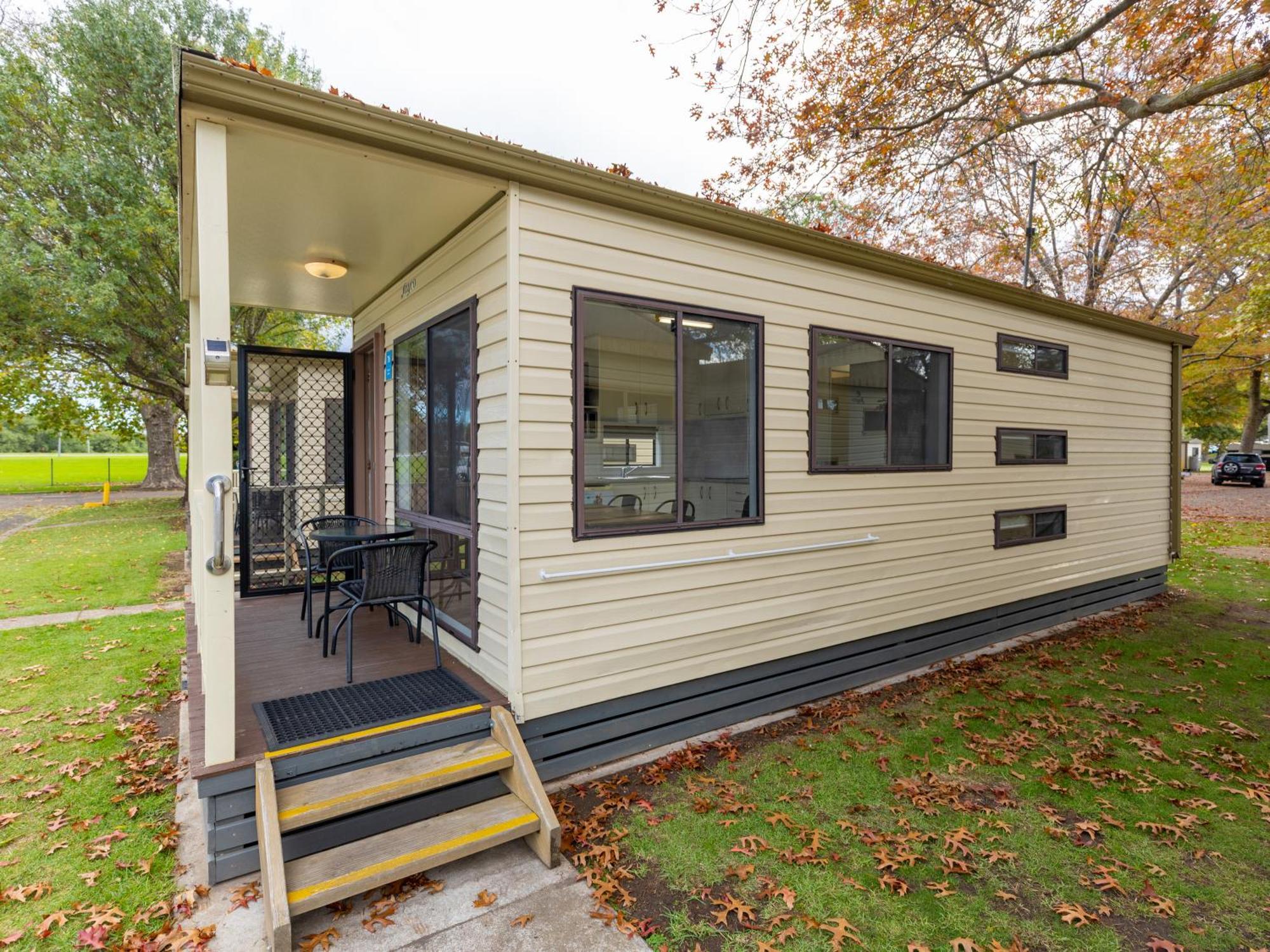 Nrma Bairnsdale Riverside Holiday Park Phòng bức ảnh